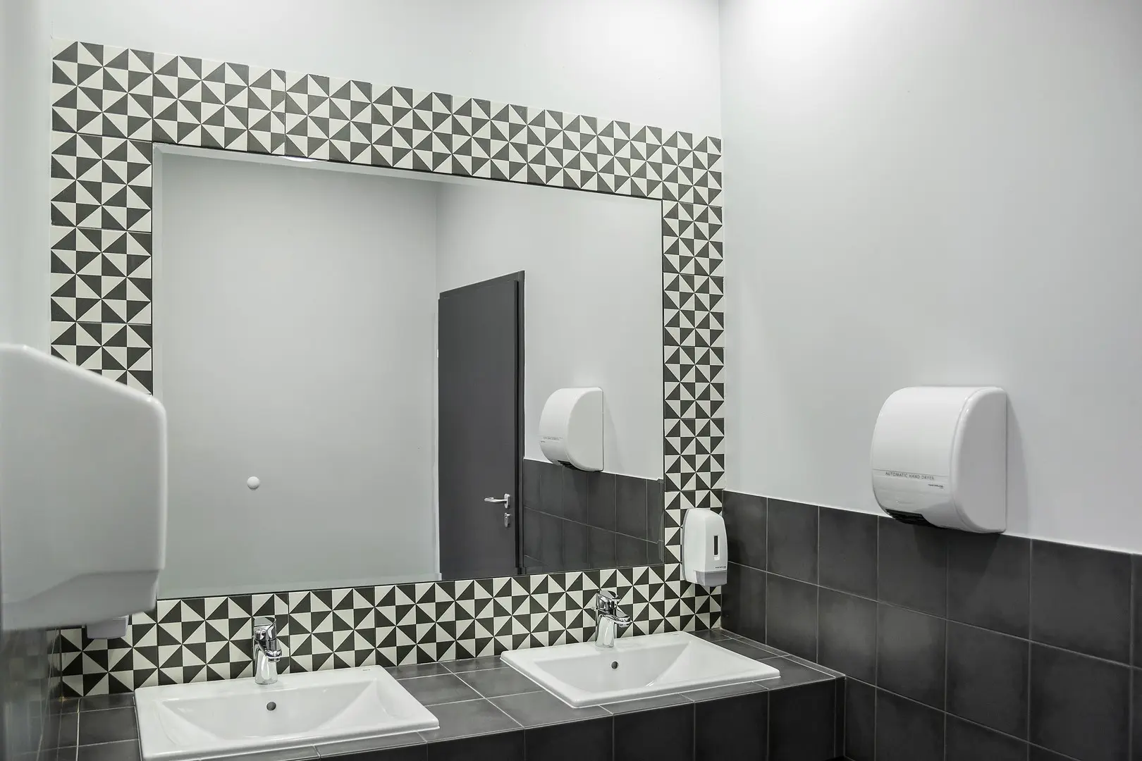 Al. Jerozolimskie 200, Al. Jerozolimskie 200, Ochota, Warszawa