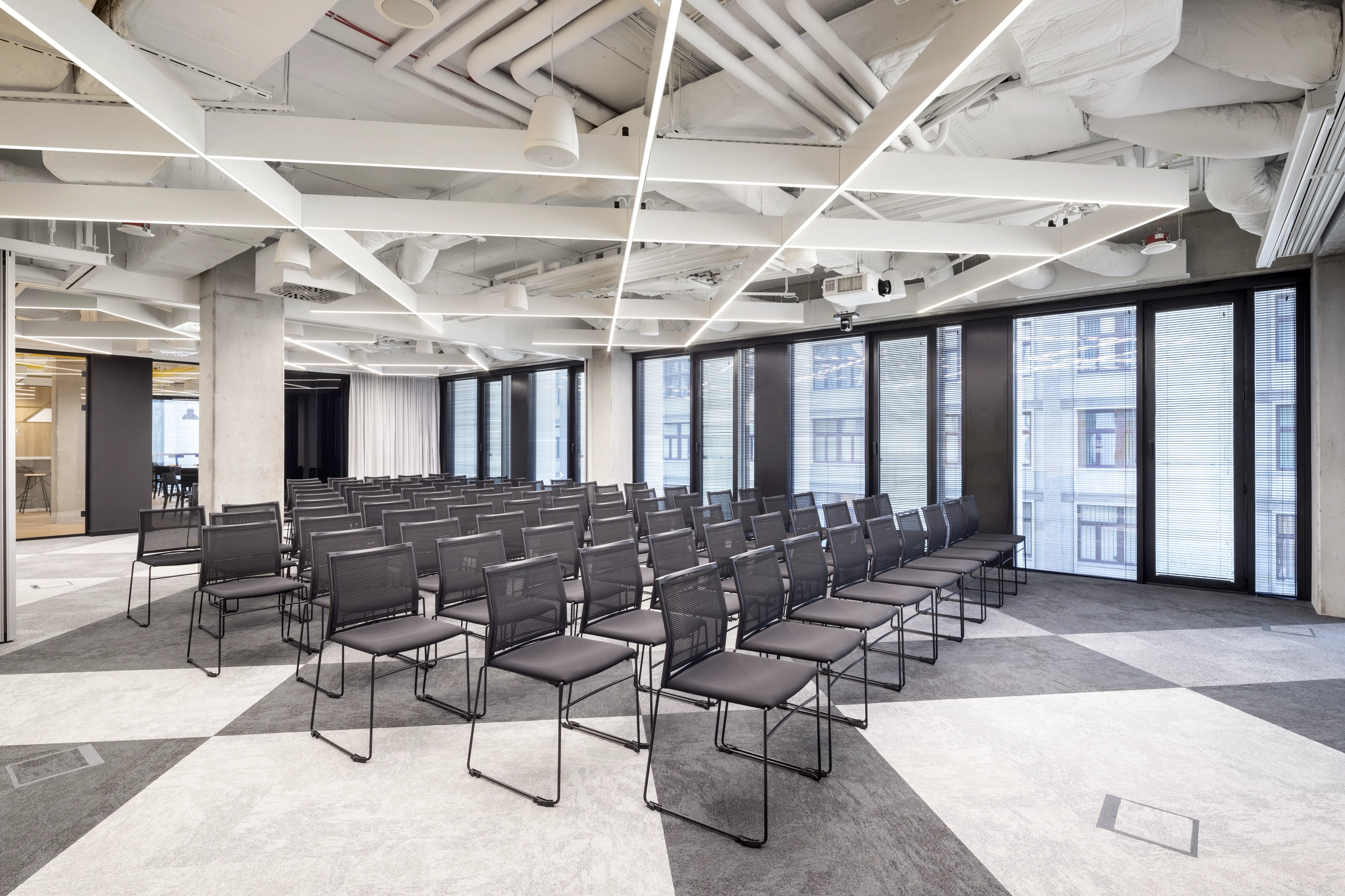 Nowogrodzka Square, Jerozolimskie 93