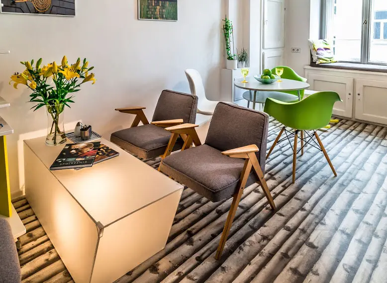 Al. Solidarności 53 lok 26, Solidarności 53