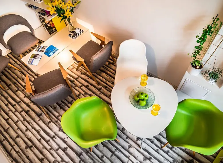 Al. Solidarności 53 lok 26, Solidarności 53