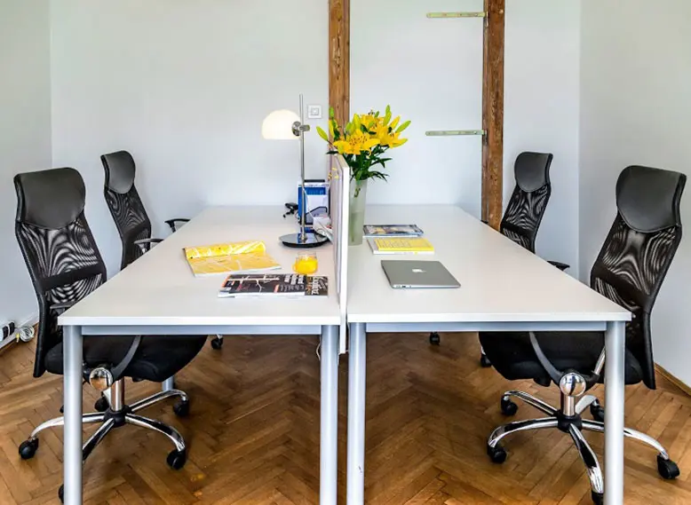 Al. Solidarności 53 lok 26, Solidarności 53