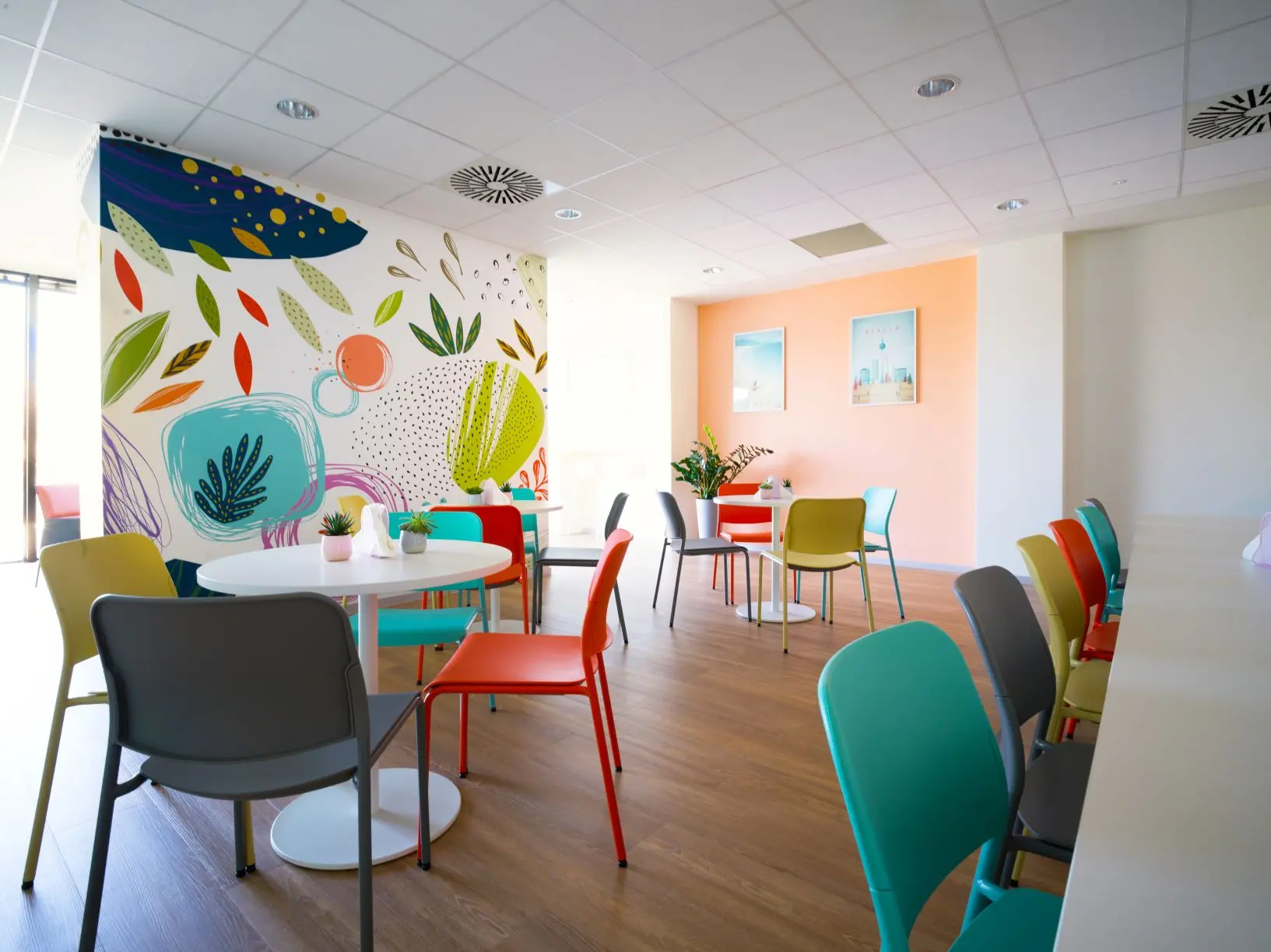 DOT OFFICE L1, Czerwone Maki 87