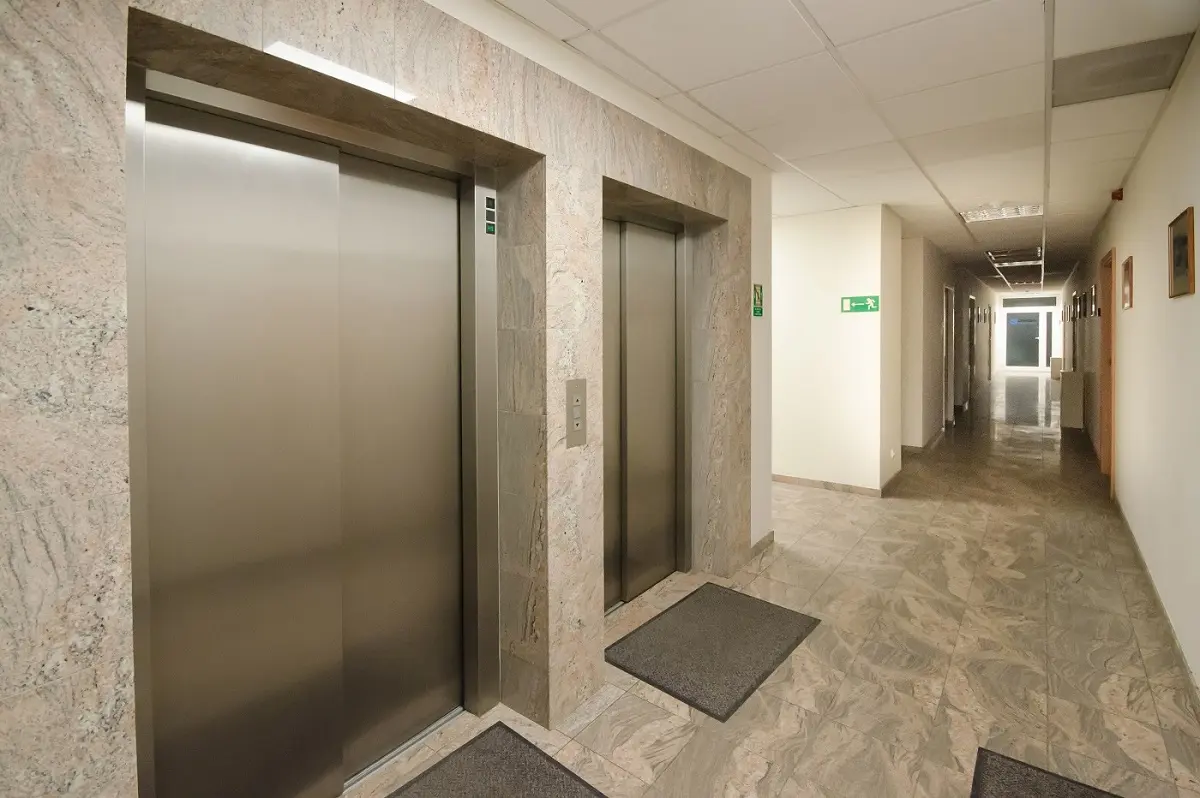 Gdyńskie Centrum Biznesu, Plac Kaszubski 8