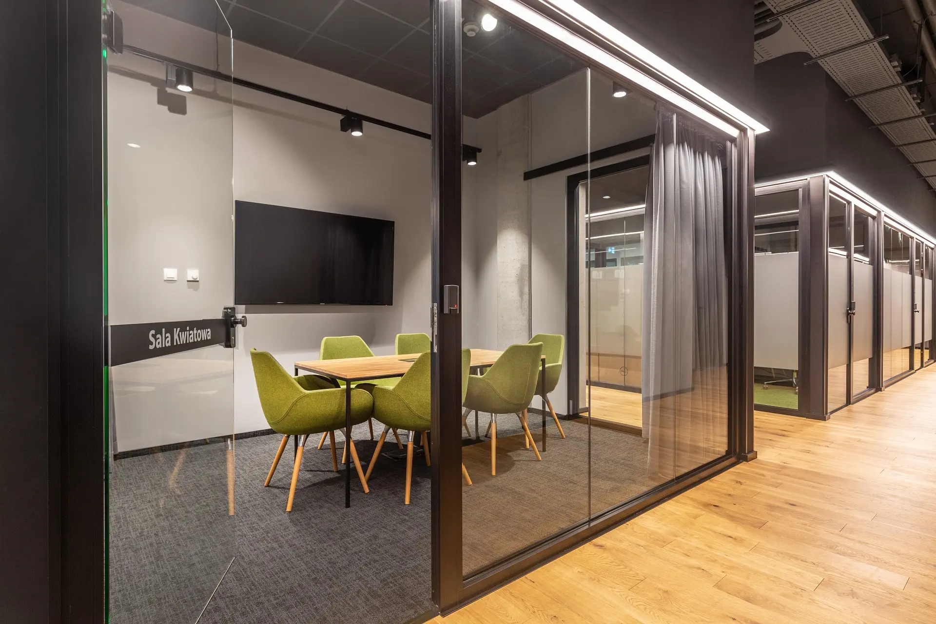 Maraton, Królowej Jadwigi 43, Stare Miasto, Poznań