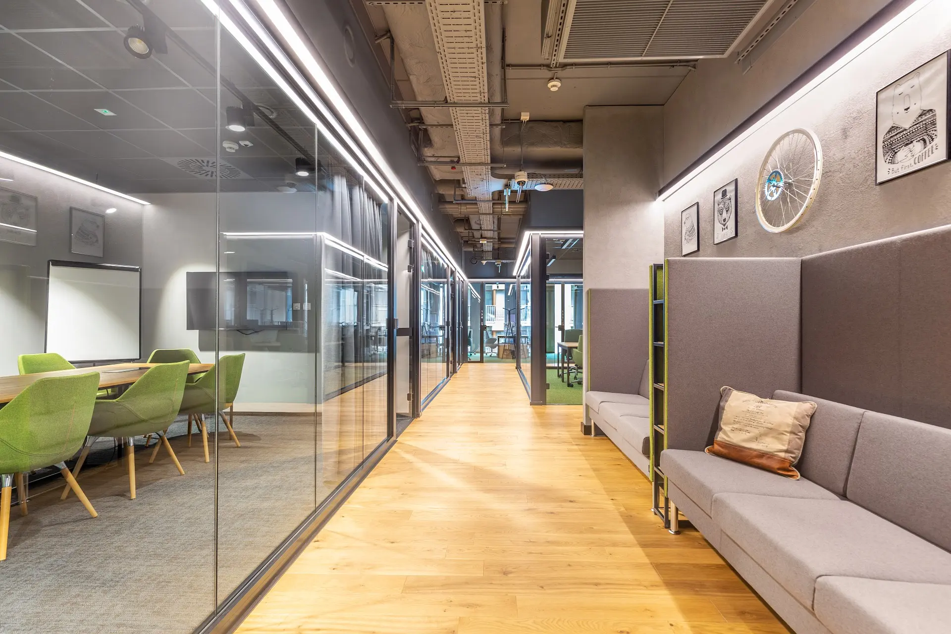 Maraton, Królowej Jadwigi 43, Stare Miasto, Poznań