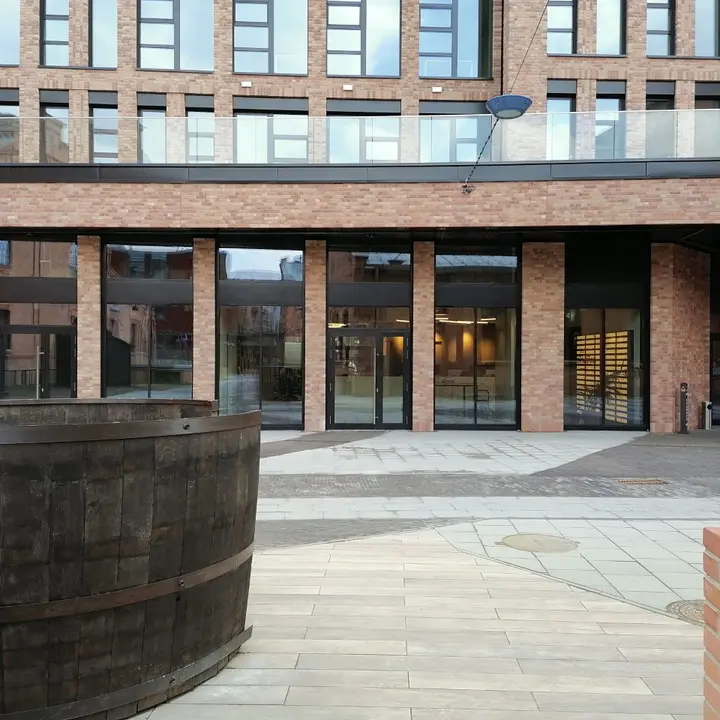 Monopol M, Plac Konesera 12, Praga, Warszawa