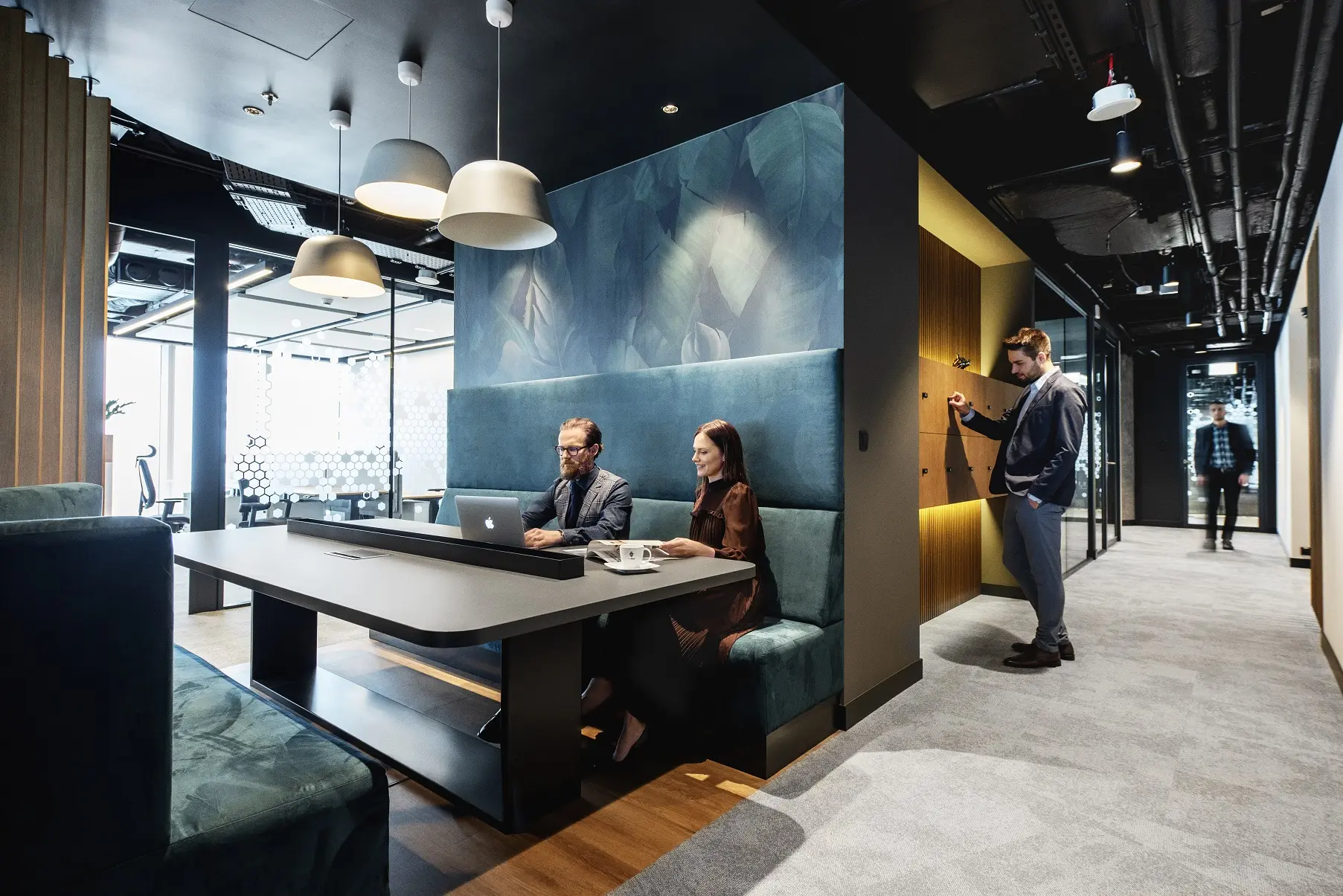 myhive Warsaw Spire, Europejski 1