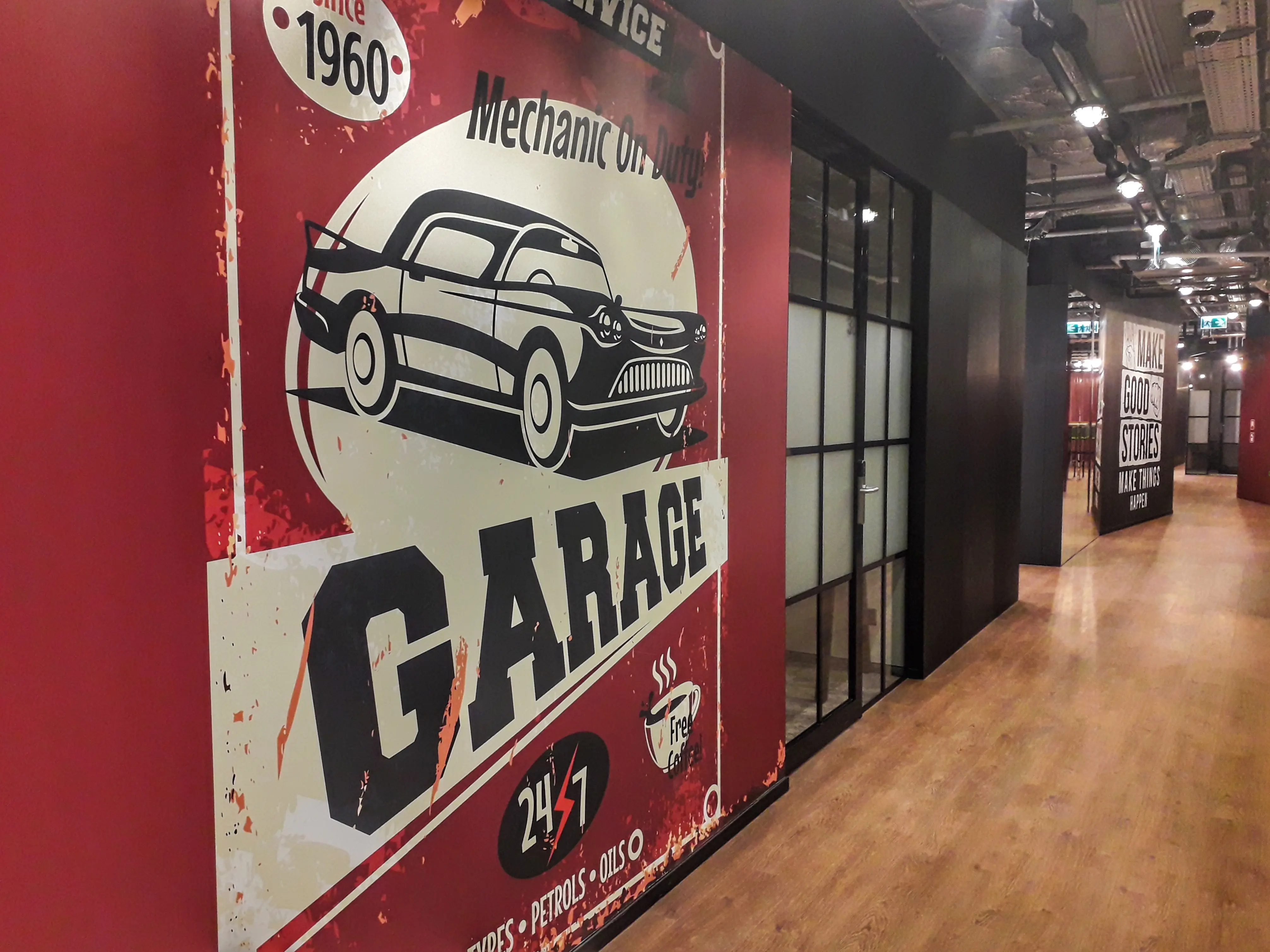 Ethos, Trzech Krzyży 10/14, Śródmieście, Warszawa