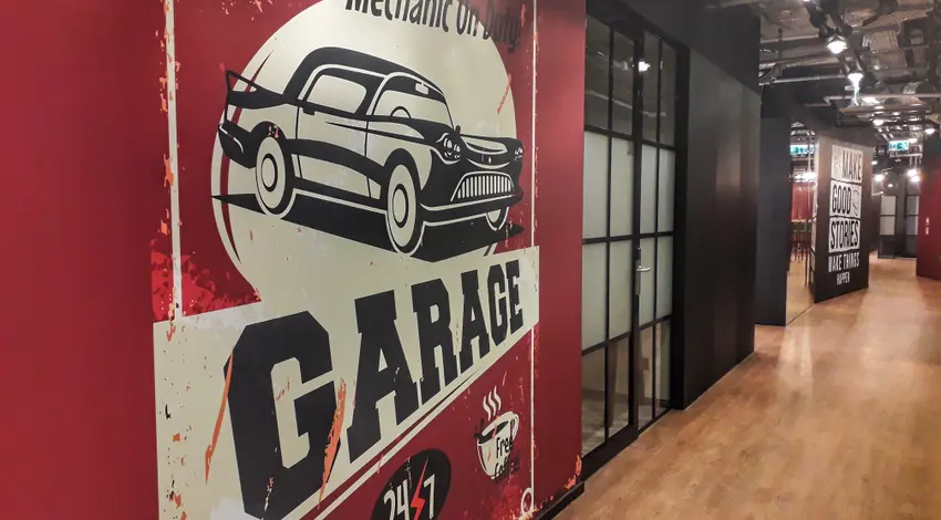 Ethos, Trzech Krzyży 10/14, Śródmieście, Warszawa