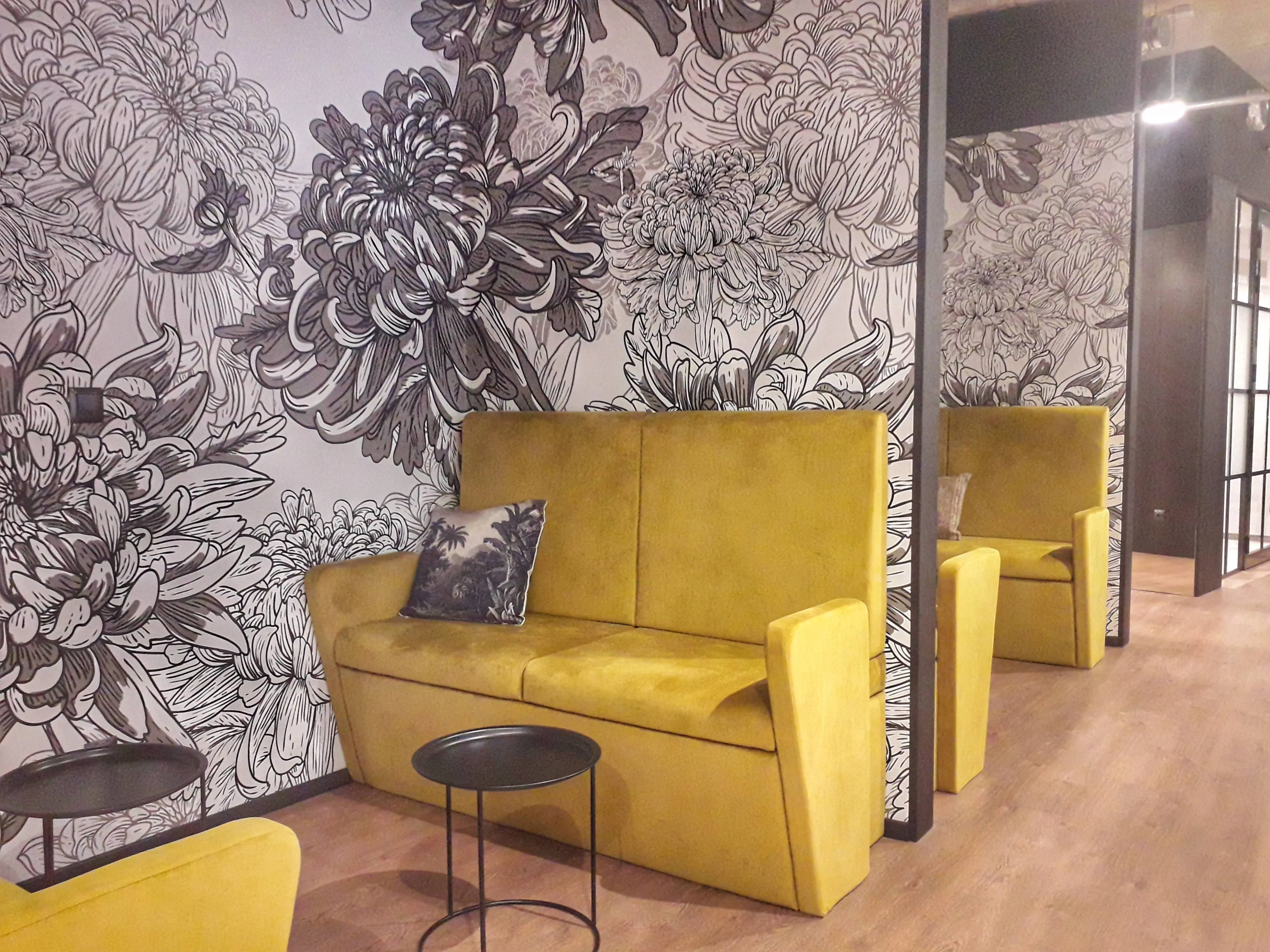 Ethos, Trzech Krzyży 10/14, Śródmieście, Warszawa