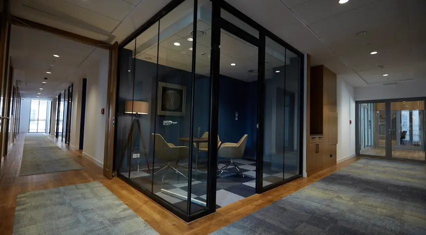 Workin Senatorska Plac Zamkowy, Senatorska 2, Śródmieście, Warszawa