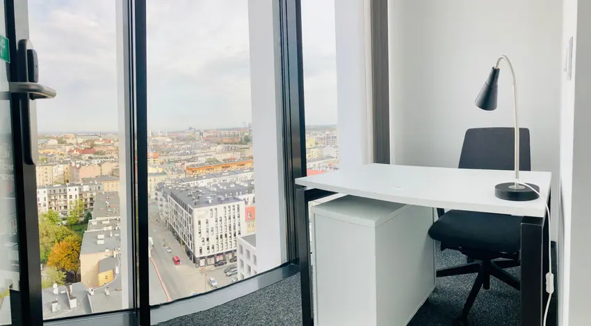 Silver Tower Center, Konstytucji 3 Maja 3, Krzyki, Wrocław