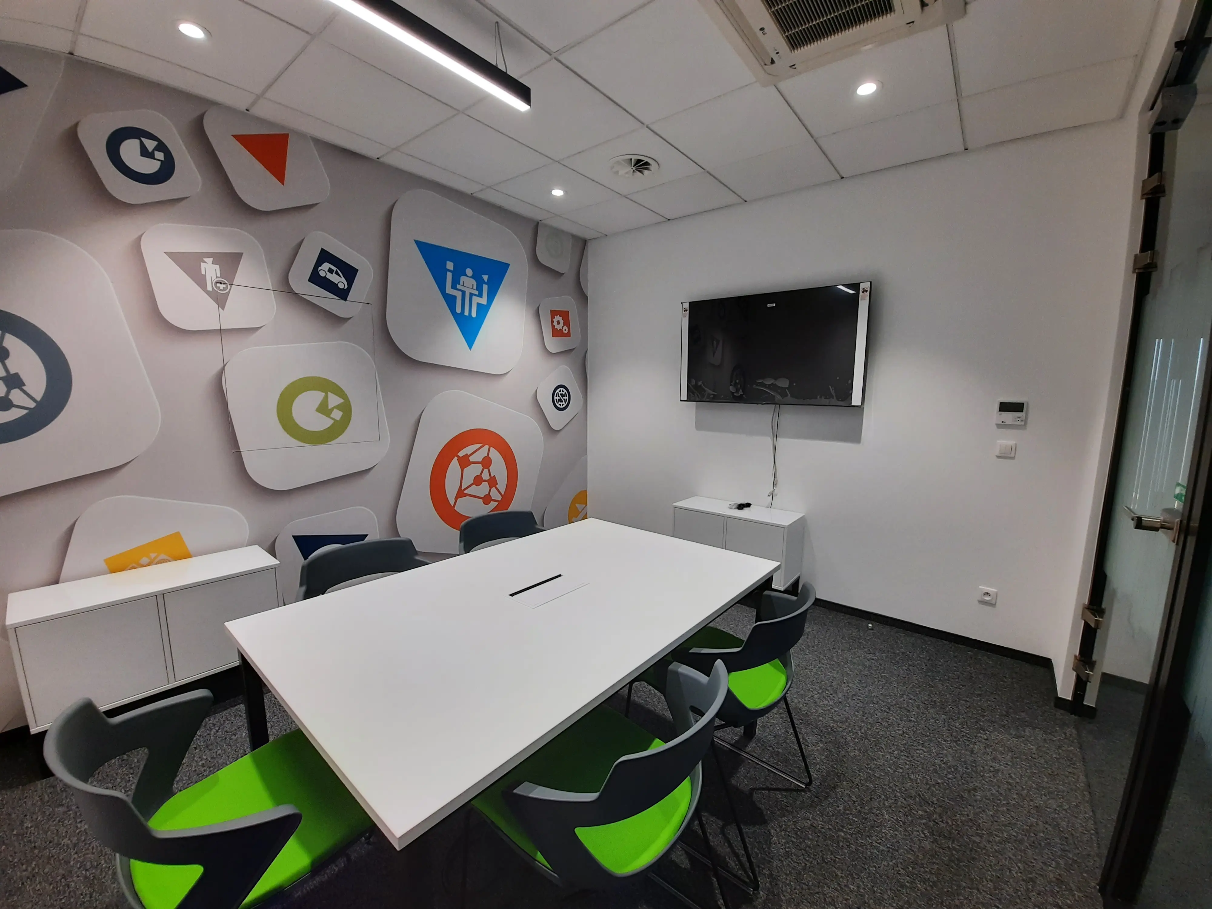 Silver Tower Center, Konstytucji 3 Maja 3, Krzyki, Wrocław