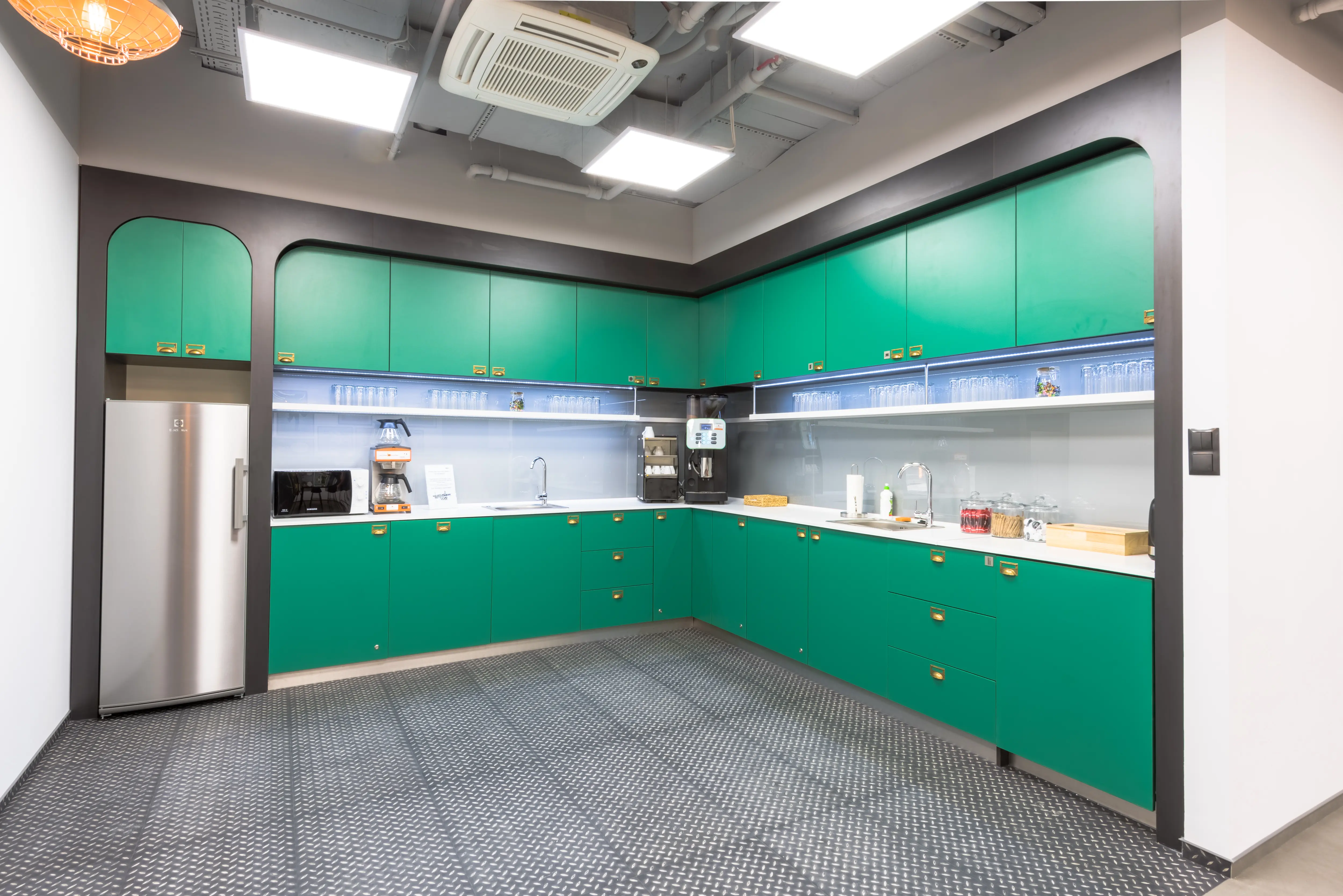 Solec Residence, Solec 18