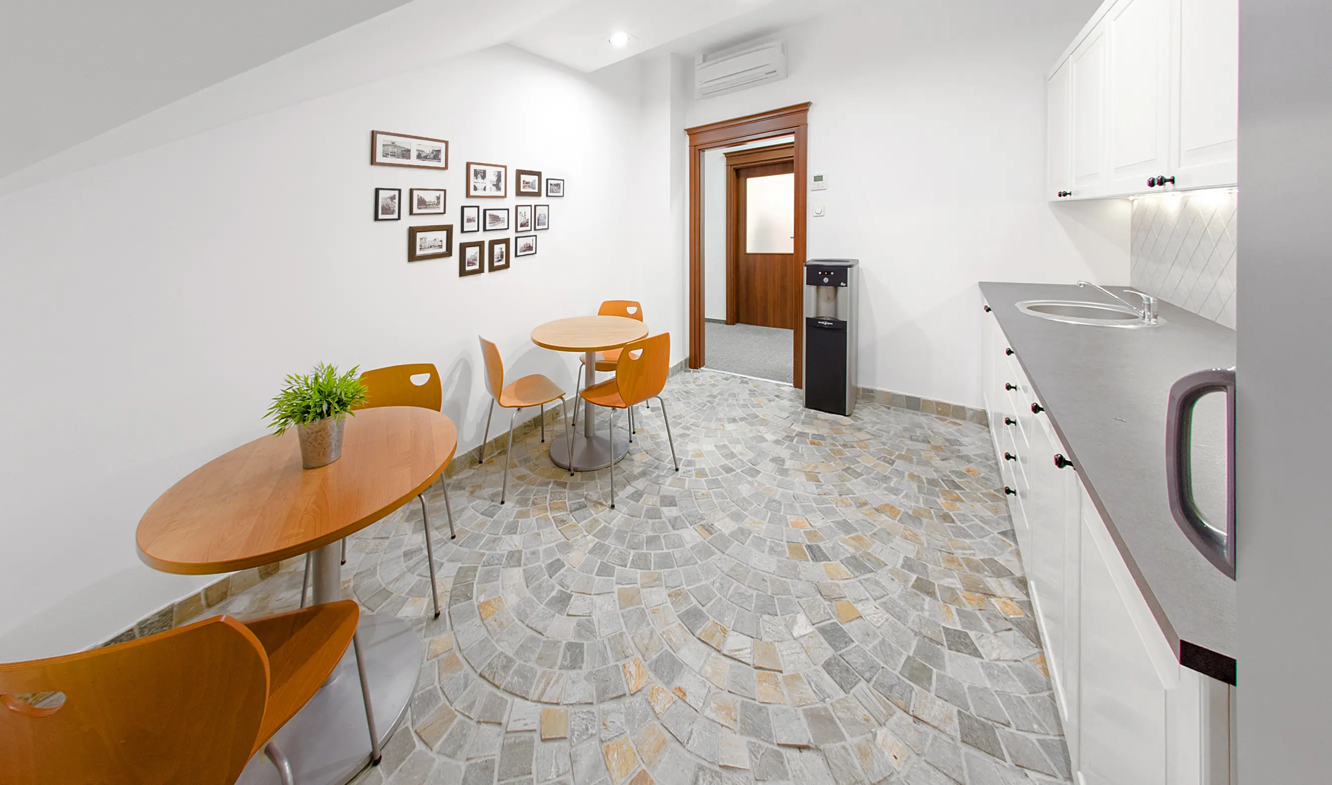 Wierzbowa 9/11, Wierzbowa 9/11, Śródmieście, Warszawa