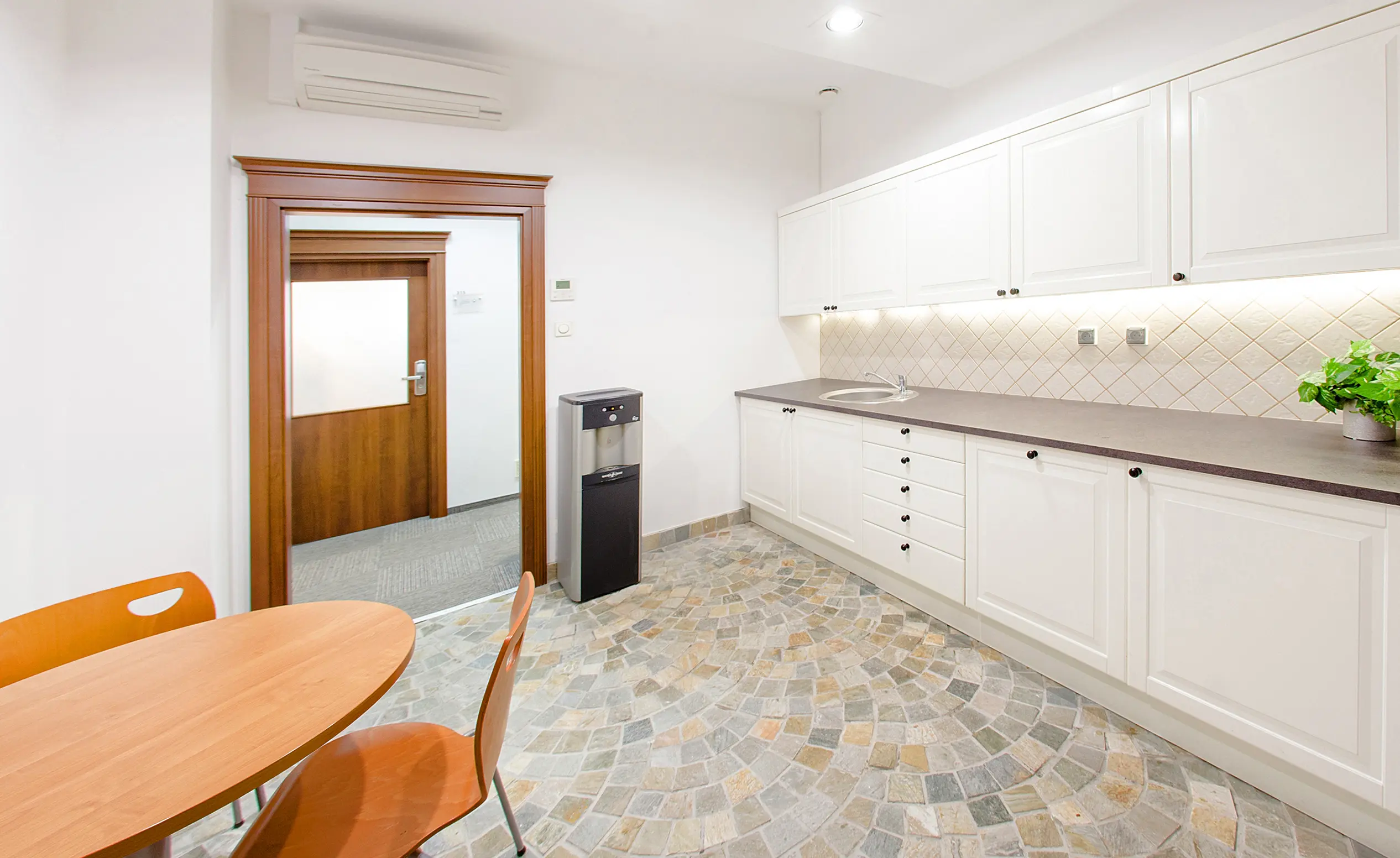 Wierzbowa 9/11, Wierzbowa 9/11, Śródmieście, Warszawa